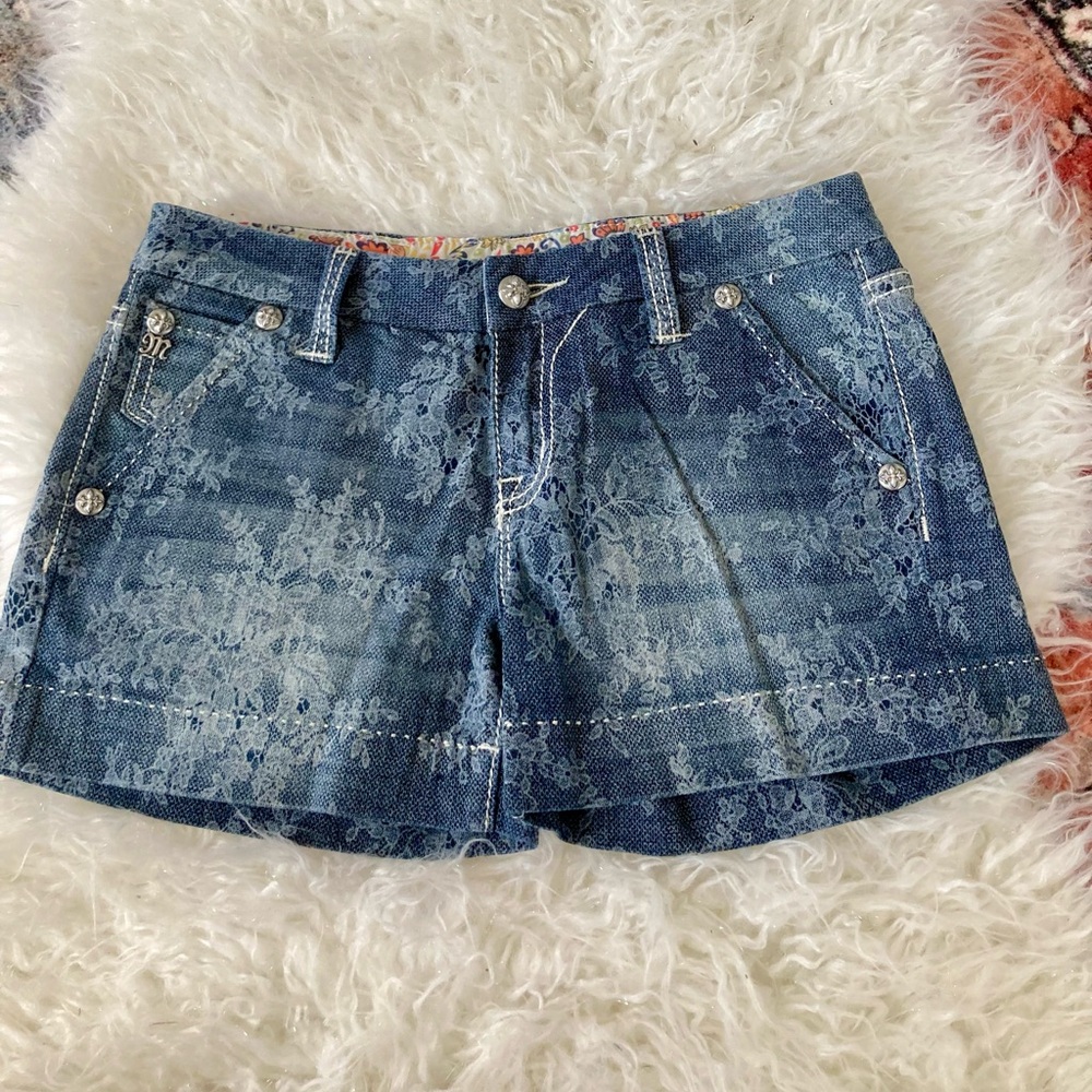 Miss me Shorts Sz 28